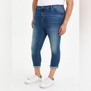 Torrid crop mid fit super skinny jeans GUC size 28